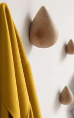 pateres bois accroches sur mur dentree