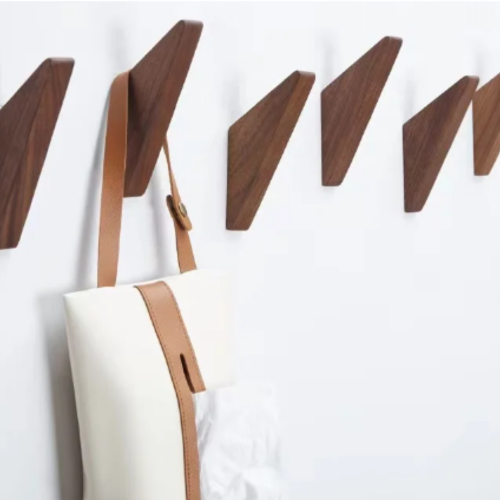 pateres murales avec sac a main pendu